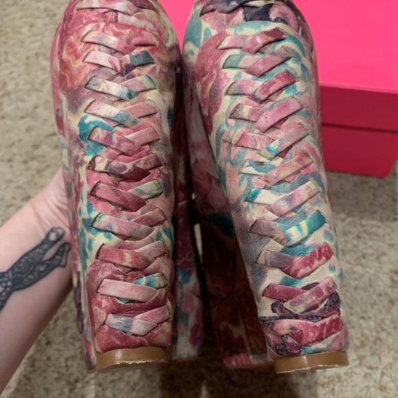 Betsey Johnson rose corset back wedge heels 5.5 - Picture 4 of 5